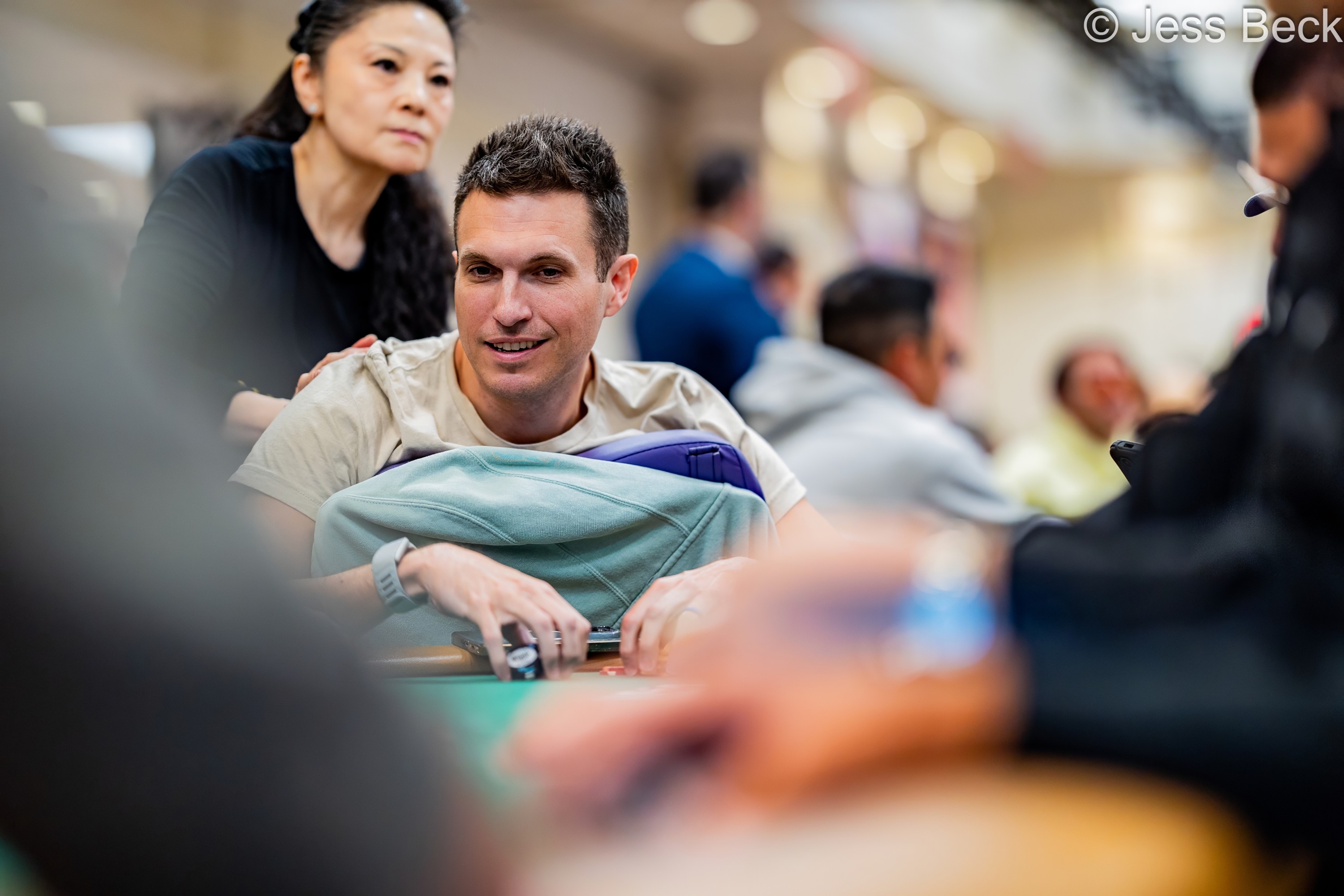 德州扑克传奇道格·波尔克的疯狂WSOP主赛事首日：一小时内经历生死轮回 - 星际娱乐登录